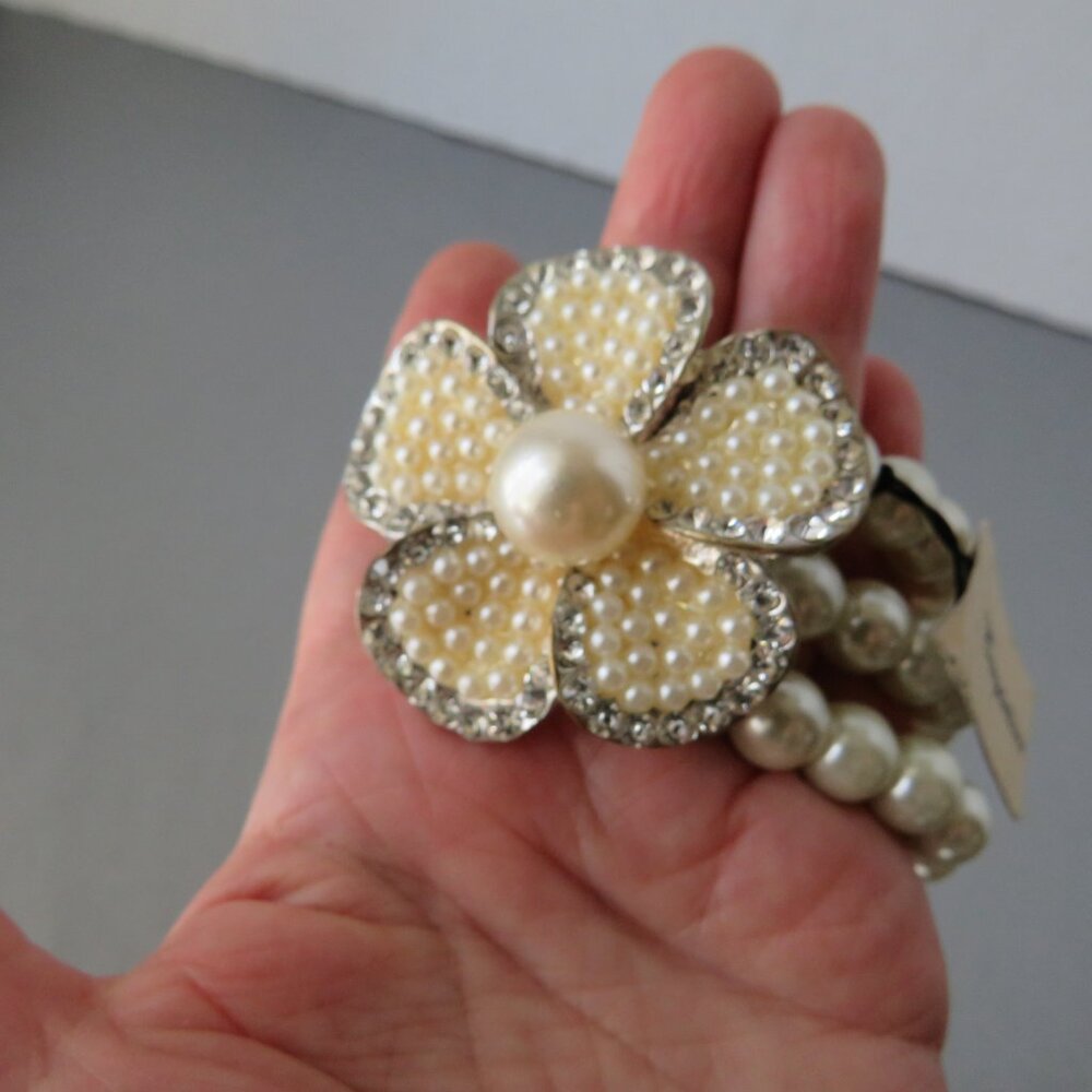 NWT Temptations Faux Pearl Triple Strand Expandable Flower Bracelet - Picture 10 of 10